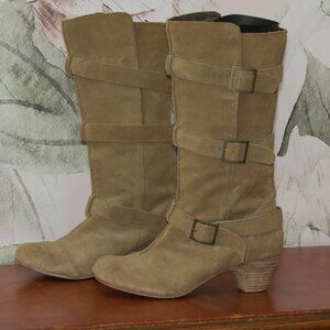 GeeWaWa Suede Low Heeled Buckle Strap Boots 10